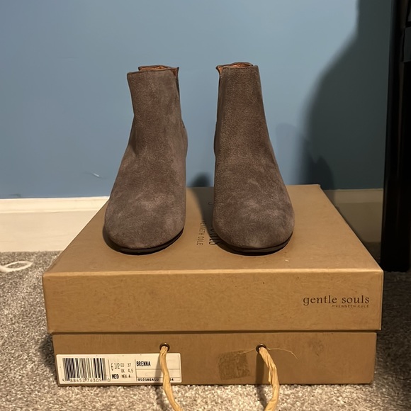 NIB booties - Picture 2 of 7